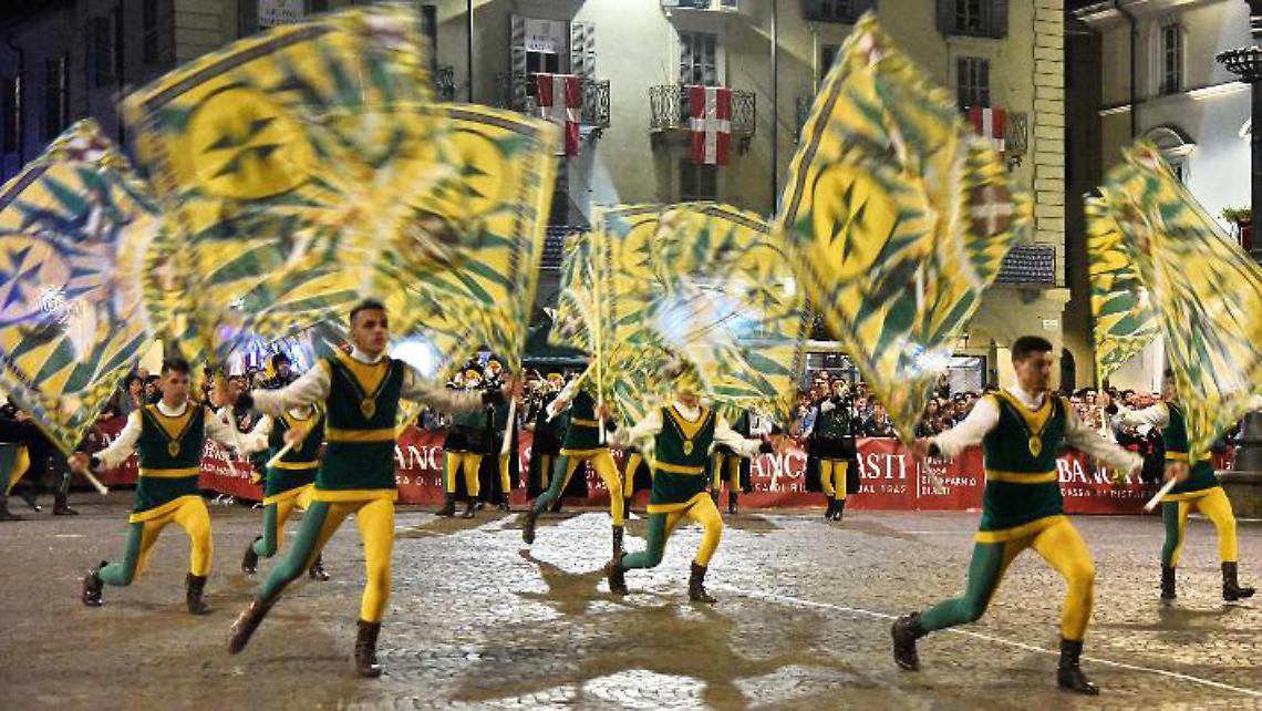 Ci saranno anche, dal Palio di Asti, gli sbandieratori del Borgo San Lazzaro