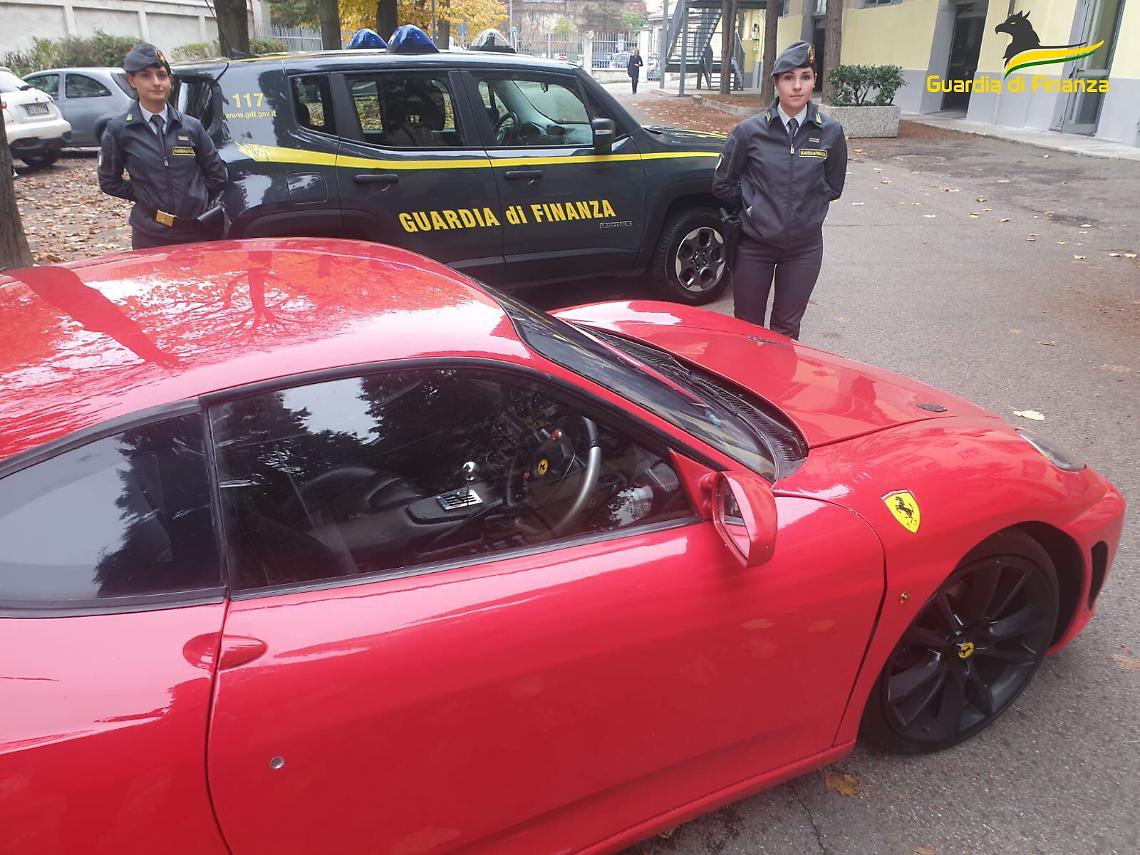 Finta Ferrari sequestrata