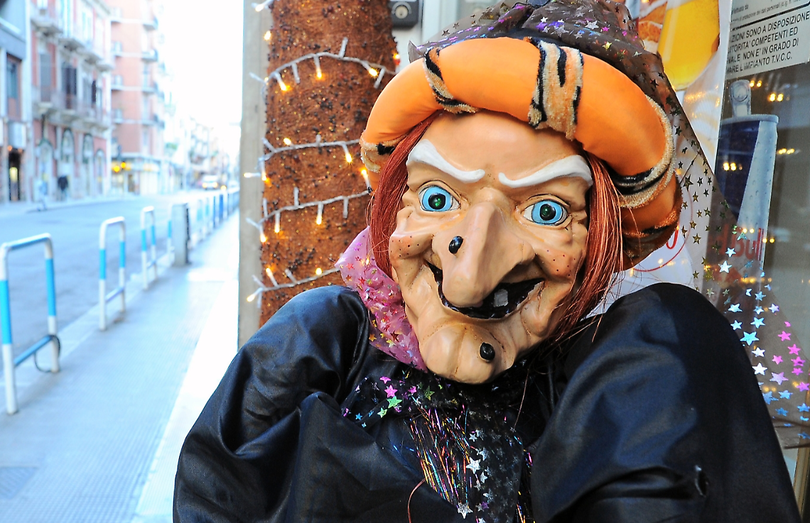 Gli Auguri di Aldo Corgiat.  "Speriamo che la befana porti il carbone, per riscaldarci...".