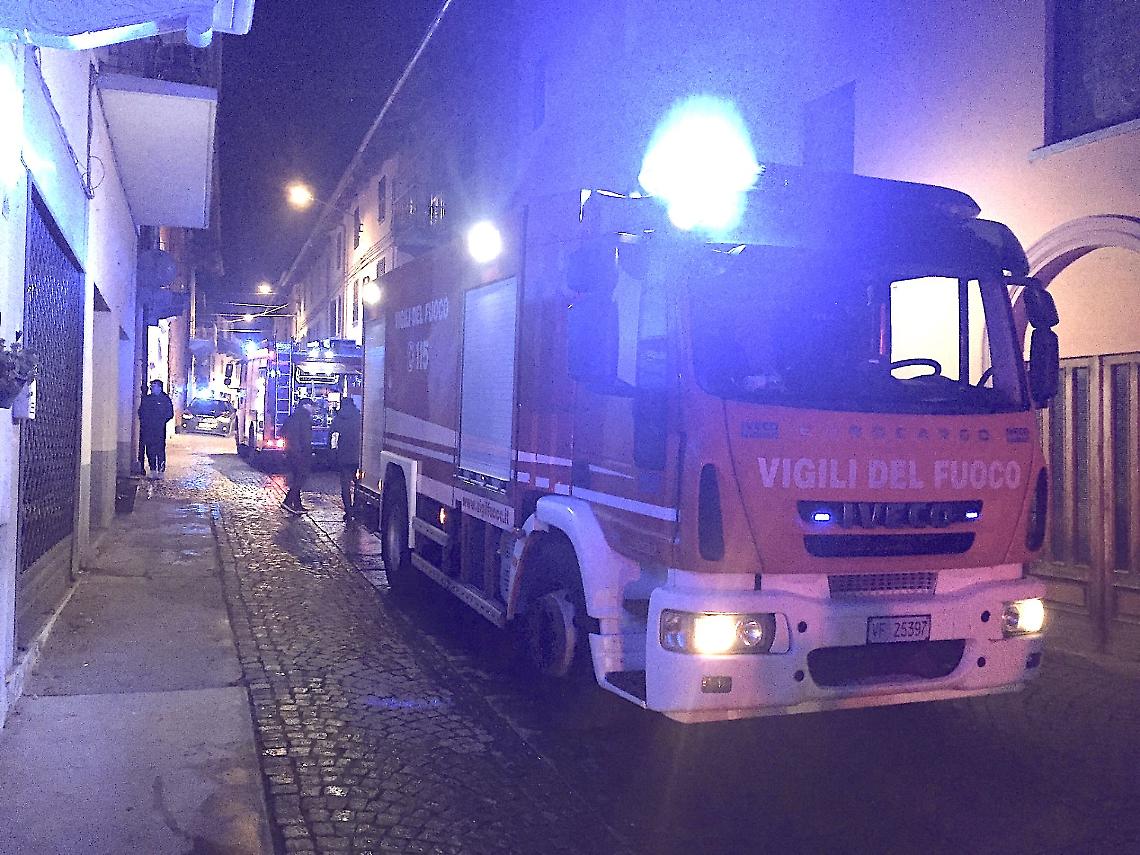 TRAGEDIA. La casa va fuoco, morta un'anziana donna