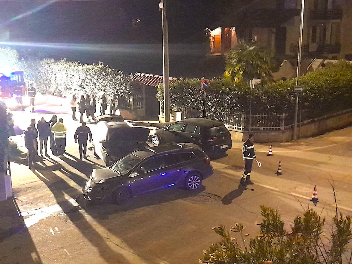 Scontro tra tre auto: il traffico resta bloccato per 4 ore (FOTO)