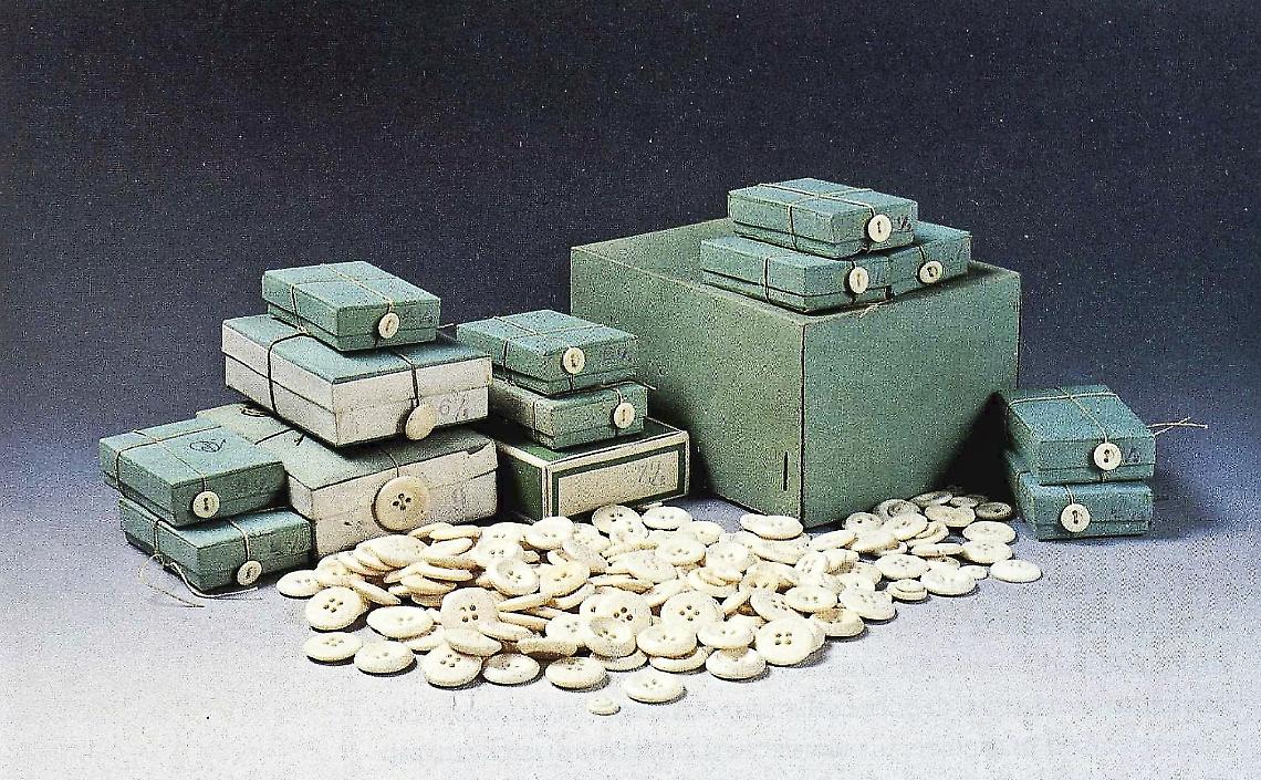 IN FOTO Bottoni di produzione settimese