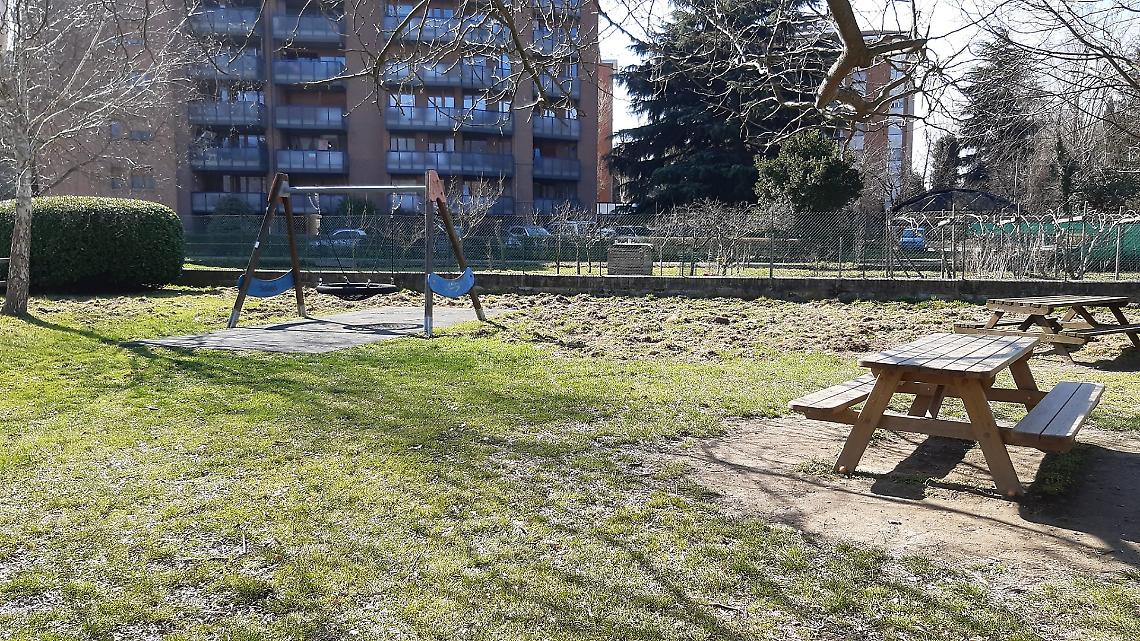 Giardini pubblici "sfasciati" in città. Colpa dei cinghiali e del Comune
