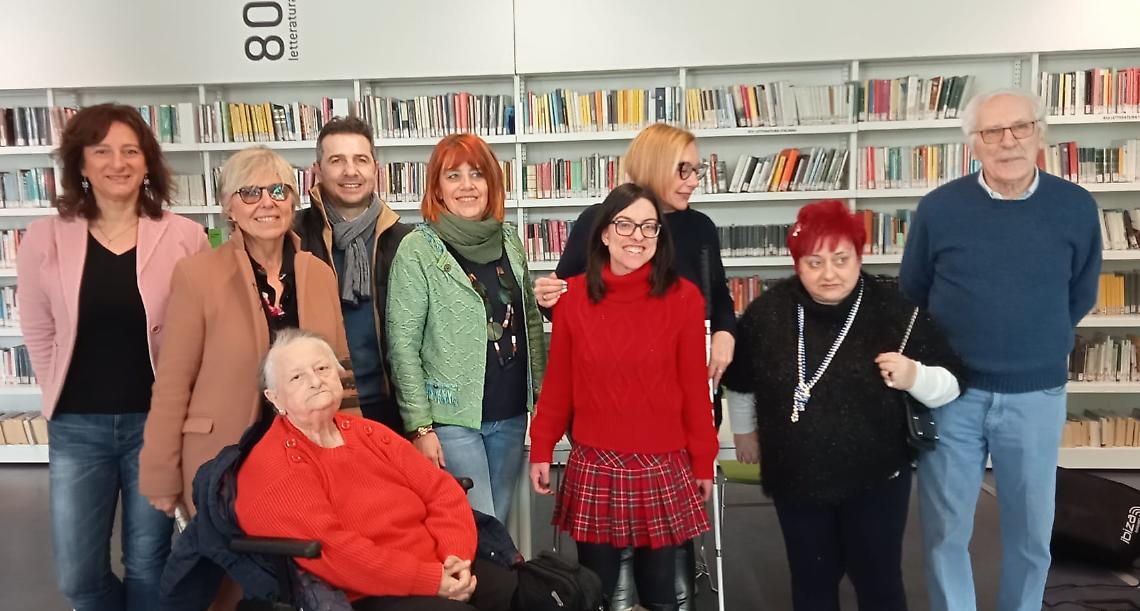Le partecipanti al convegno con organizzatori e assessore
