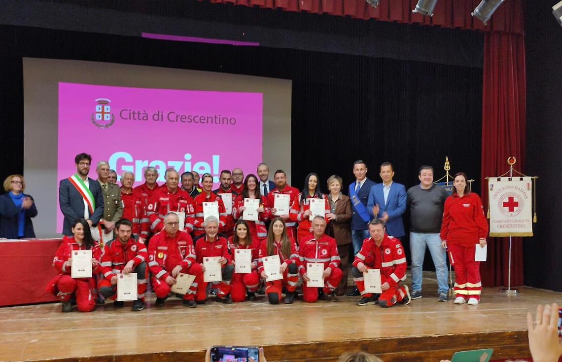 Una recente cerimonia di premiazione della Croce Rossa da parte del sindaco Ferrero