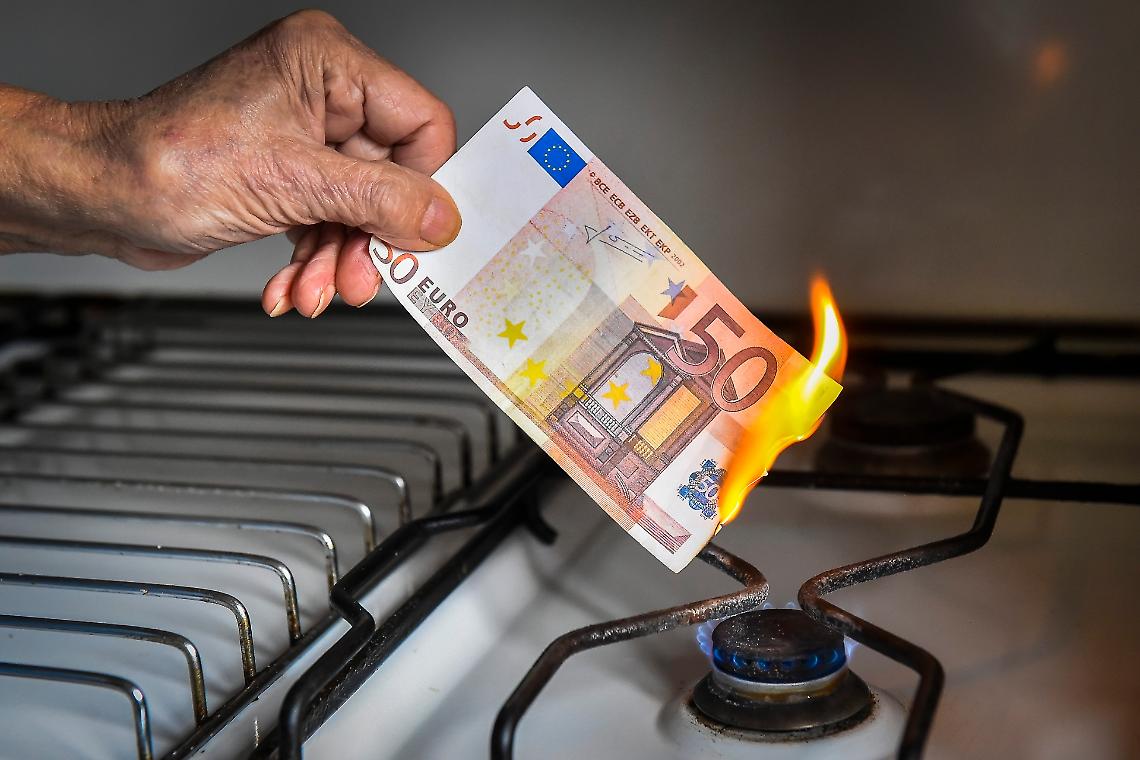Calano ancora le bollette, per la luce c'è un -20%