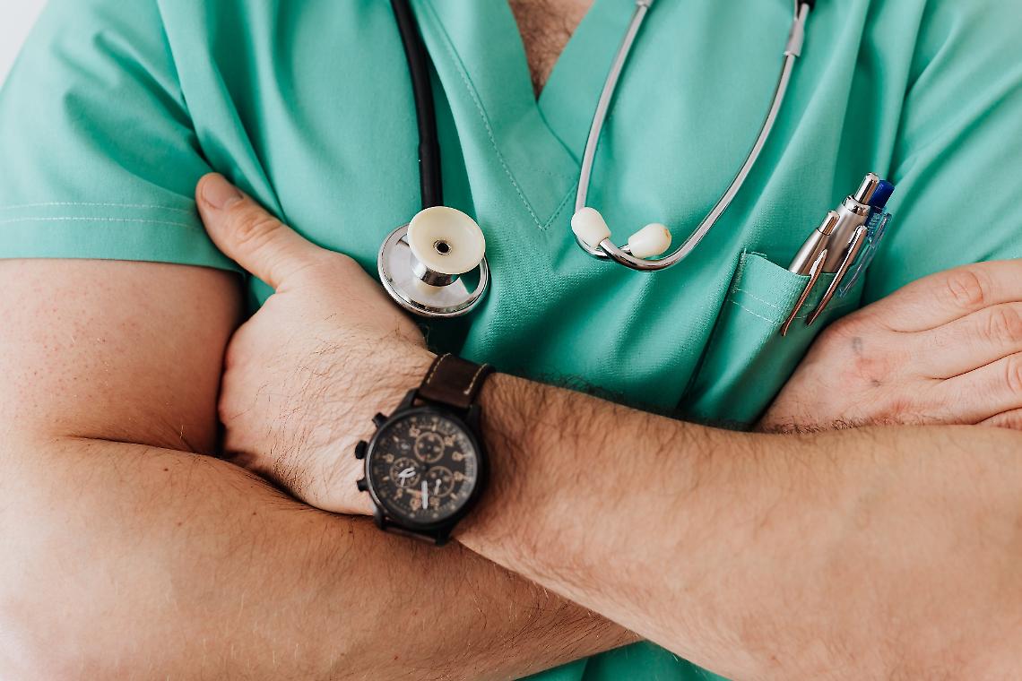 Una legge per "depenalizzare" gli errori dei medici. Gli italiani ricorrono troppo ai tribunali. 