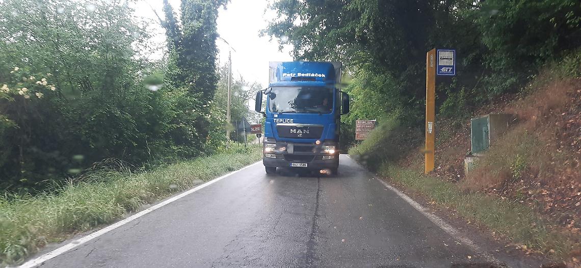 Il camion che si è perso tra Rivalba e Marentino