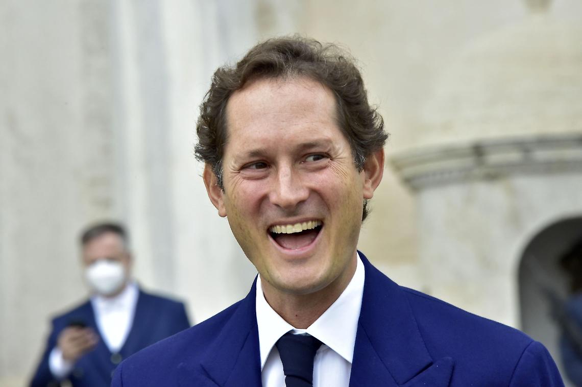 Più auto in Italia? La pernacchia di Elkann: "Meglio la Spagna!"