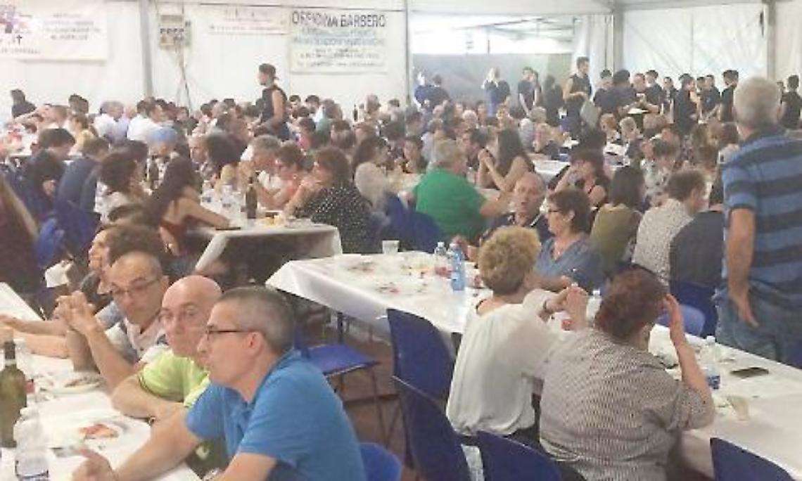 Una delle passate edizioni della sagra, ancora nel capannone