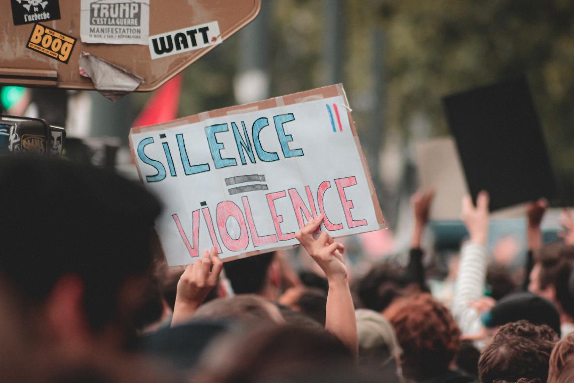 Contro la violenza sui civili nelle zone di Guerra e contro ogni forma di discriminazione