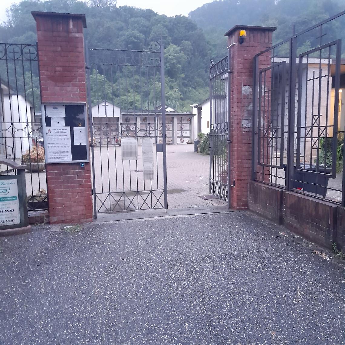 Ci sono i fantasmi al cimitero? Le porte si aprono di notte