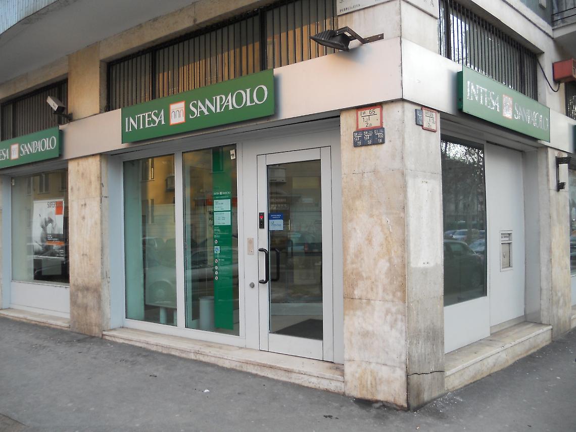 Filiale di Intesa SanPaolo (immagine d'archivio)