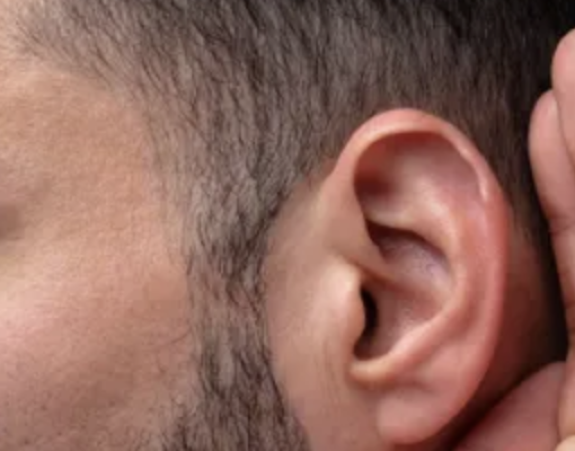 Inghiotte auricolare all'esame per la patente 