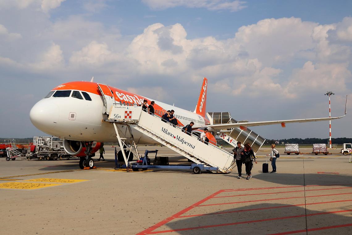 Aereo colpito da un fulmine, atterraggio di emergenza a Caselle