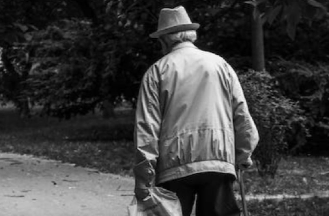 Dramma della solitudine: scoperta l'identità del 70enne che si è tolto la vita vicino alla piscina