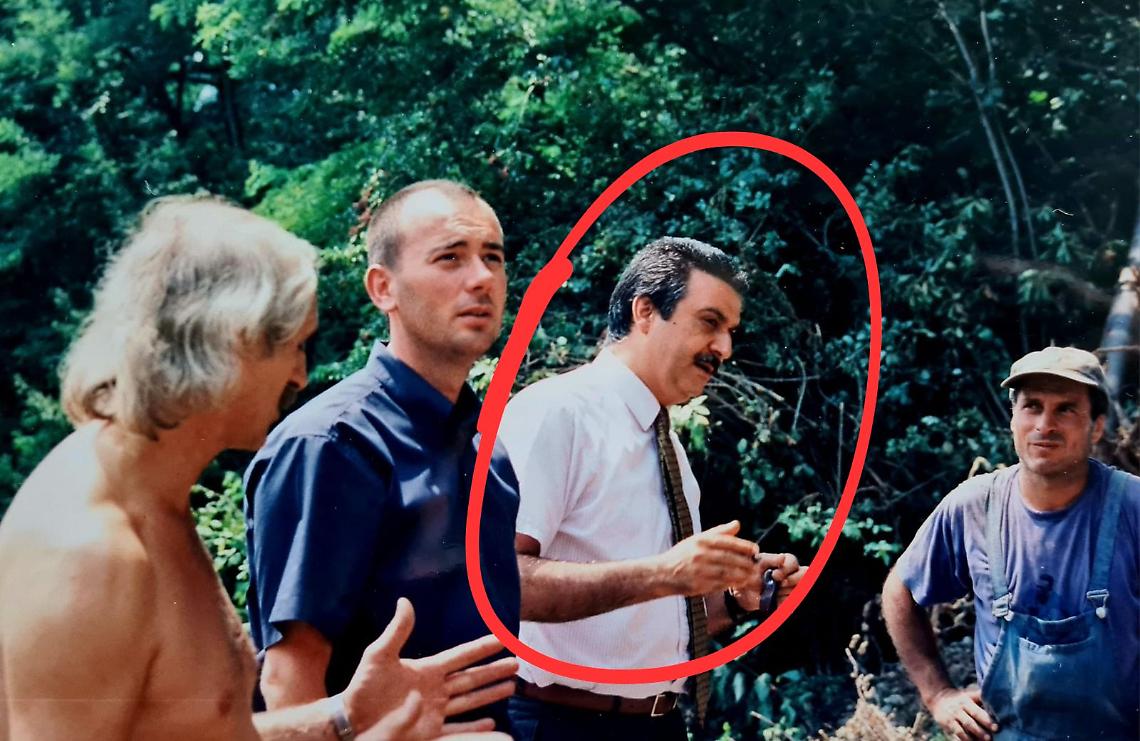 In rosso, l'ex sindaco Gabriele Mazza 