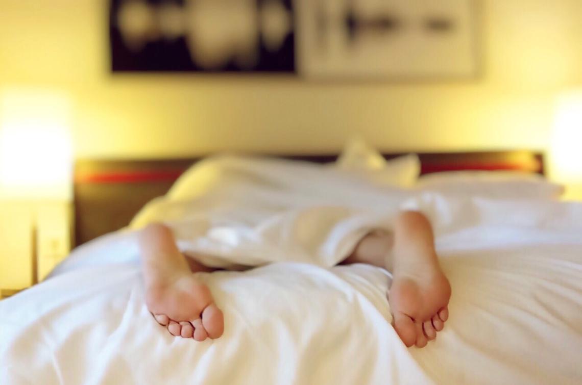 Tenta di uccidere la moglie nel sonno