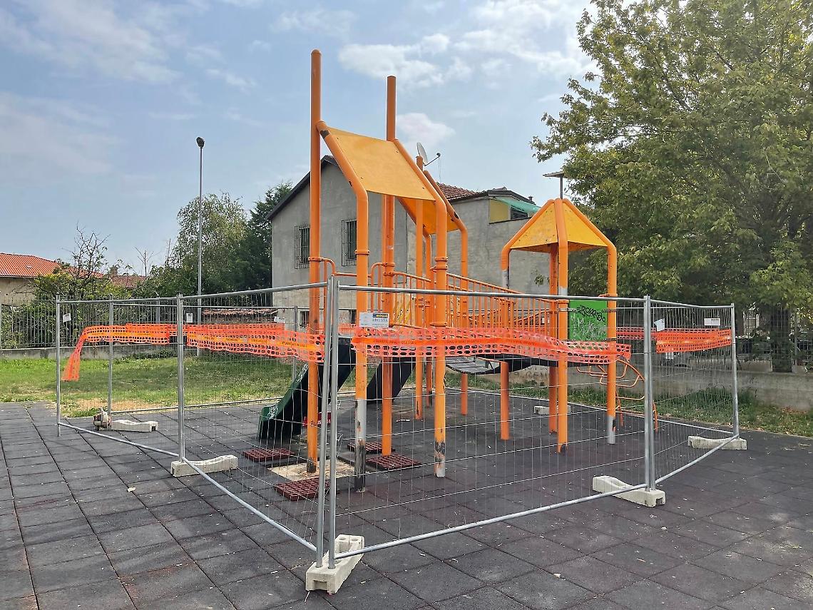 Ragazzini vandalizzano il parco giochi 