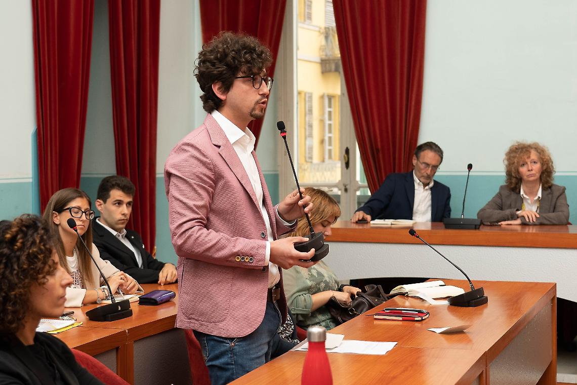 Si riaccende il dibattito su migranti e stranieri
