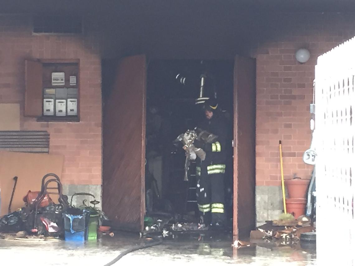 Fiamme e paura in una tavernetta di via Galileo Ferraris