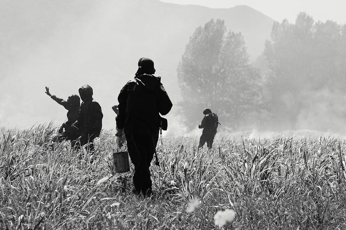 Guerra in Val di Susa. No Tav "incappucciati" all'attacco. 