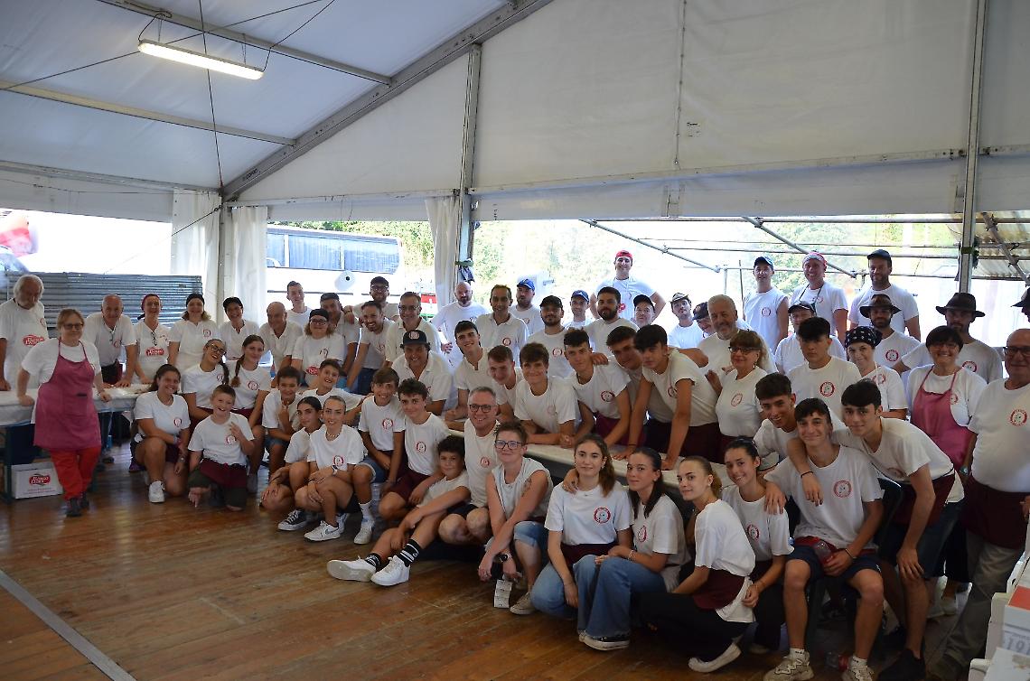 Alcuni dei ben 90 volontari che hanno lavorato alla patronale