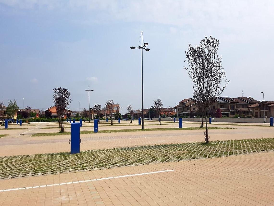 La piazza si spacca di nuovo, altri 150 mila euro per aggiustarla 