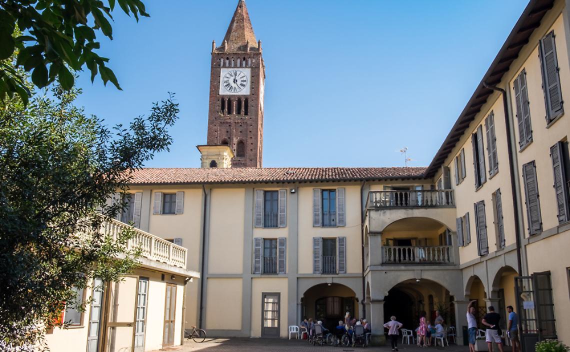 Il cortile della casa di riposo fontanettese