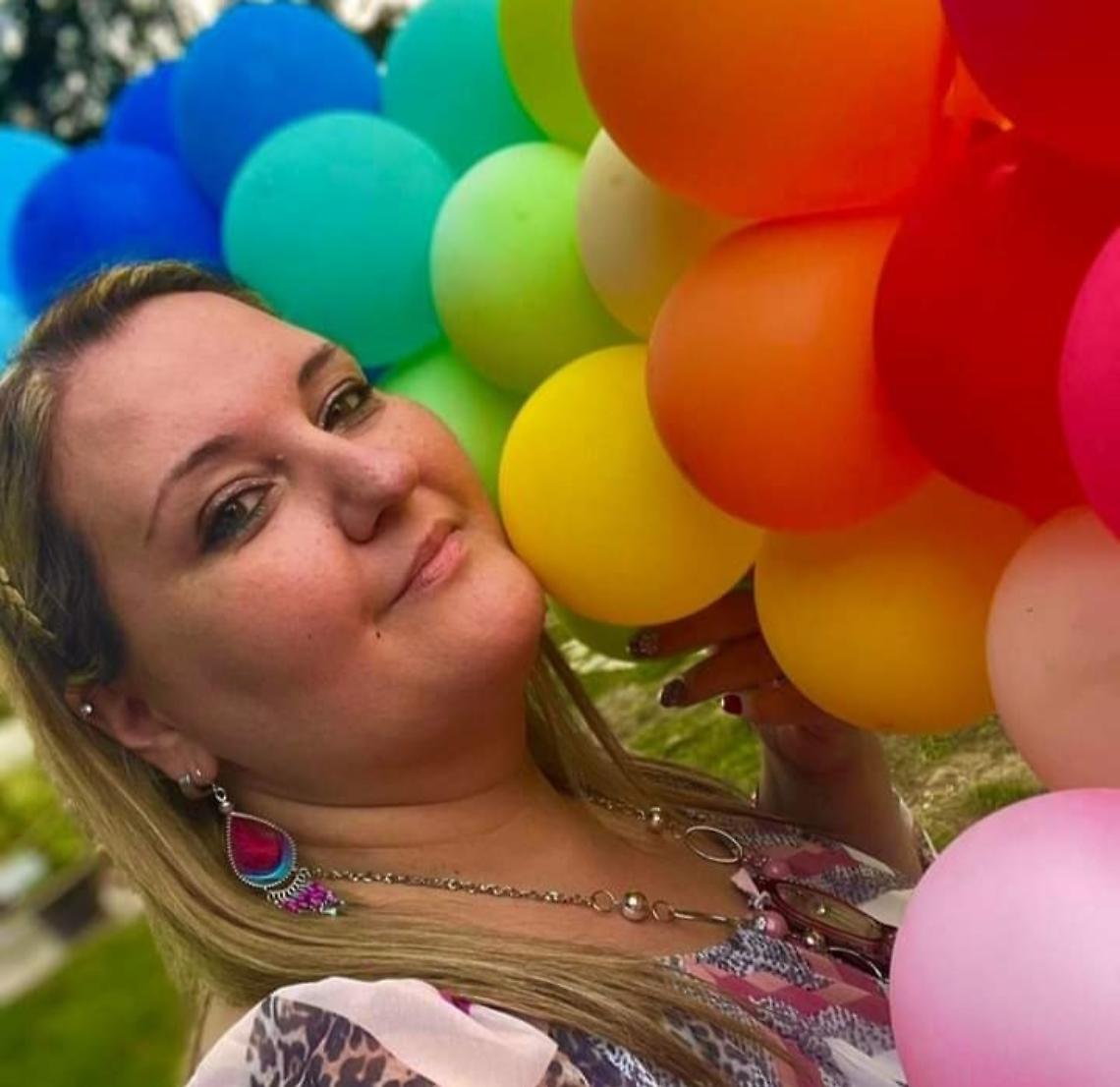 Con gli occhi umidi di lacrime l'ultimo saluto a Patrizia
