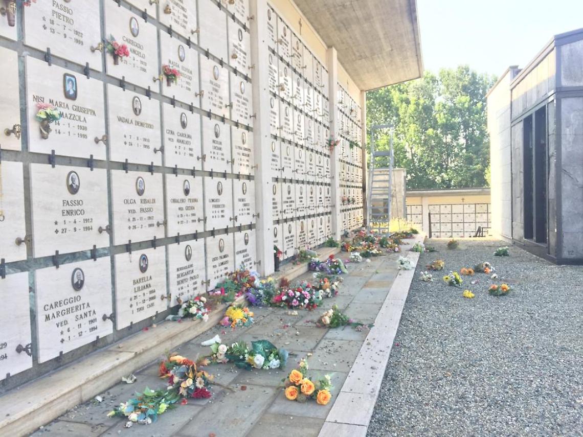 Raid cimitero Castelrosso