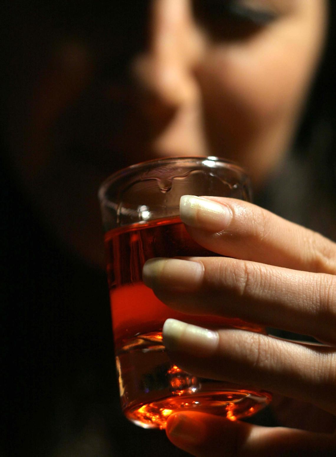 Minorenne beve troppo e si accascia sul lungolago