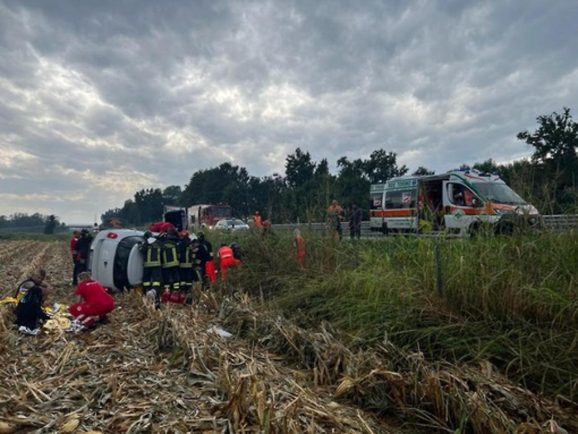Sbandano per colpa della pioggia: due gravi incidenti in pochi minuti 