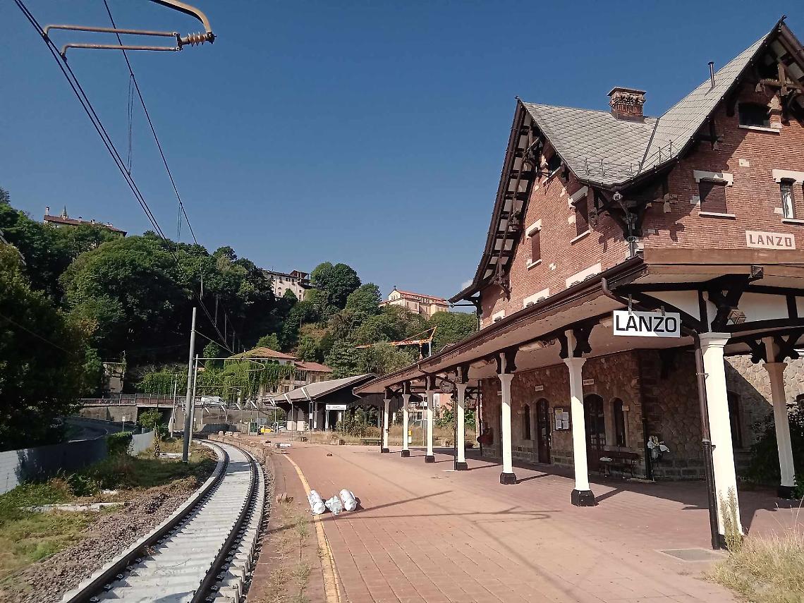 La stazione di Lanzo (foto dalla pagina facebook dell'Osservatorio sulla Torino-Ceres)