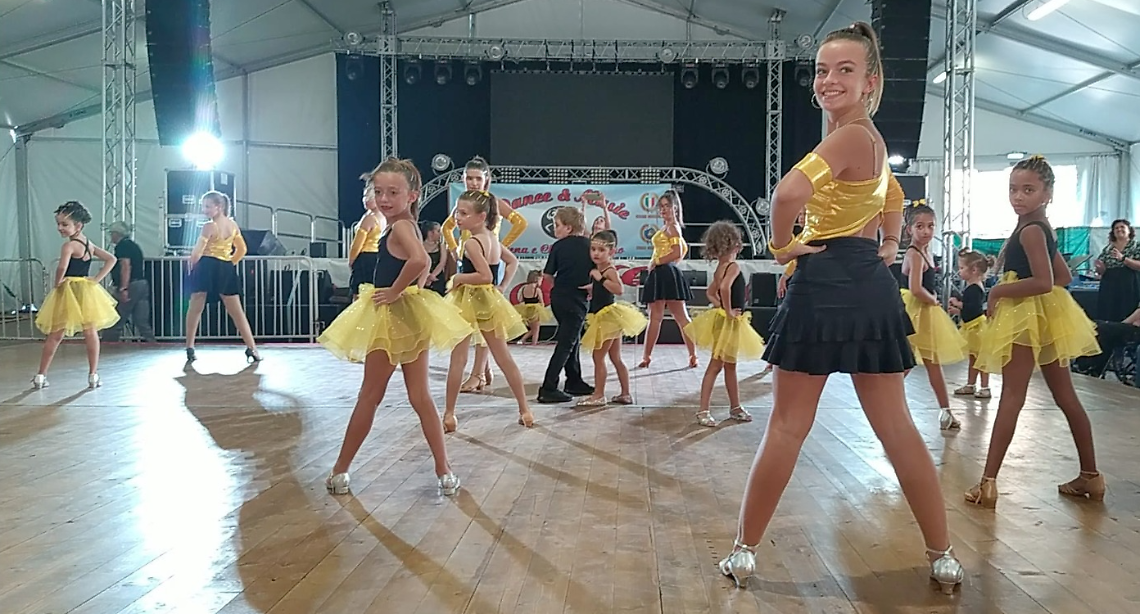 DANCE & MUSIC Scuola di Ballo