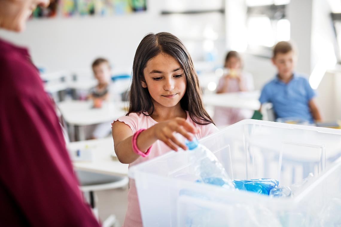 Laboratori sulla raccolta dei rifiuti per le scuole organizzati da SCS