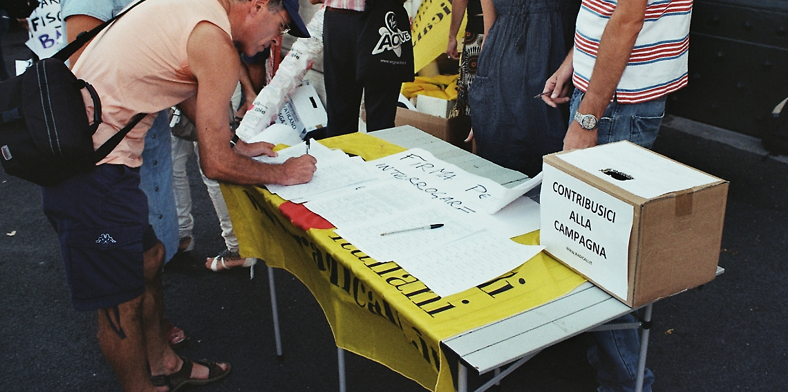 Prosegue in paese la raccolta di firme contro la “riqualificazione” del centro