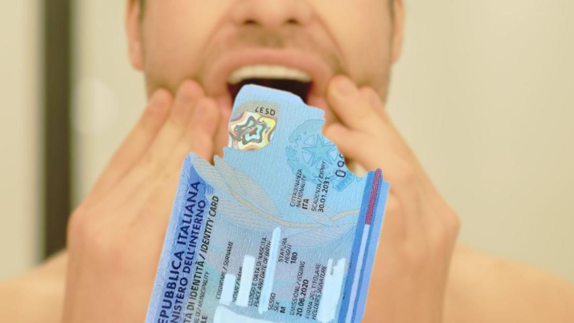 Dichiara false generalità e si rimangia tutto. Letteralmente...