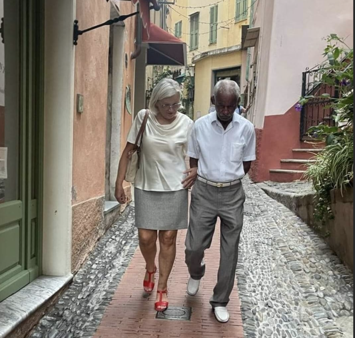 Il pittore a passeggio con la moglie