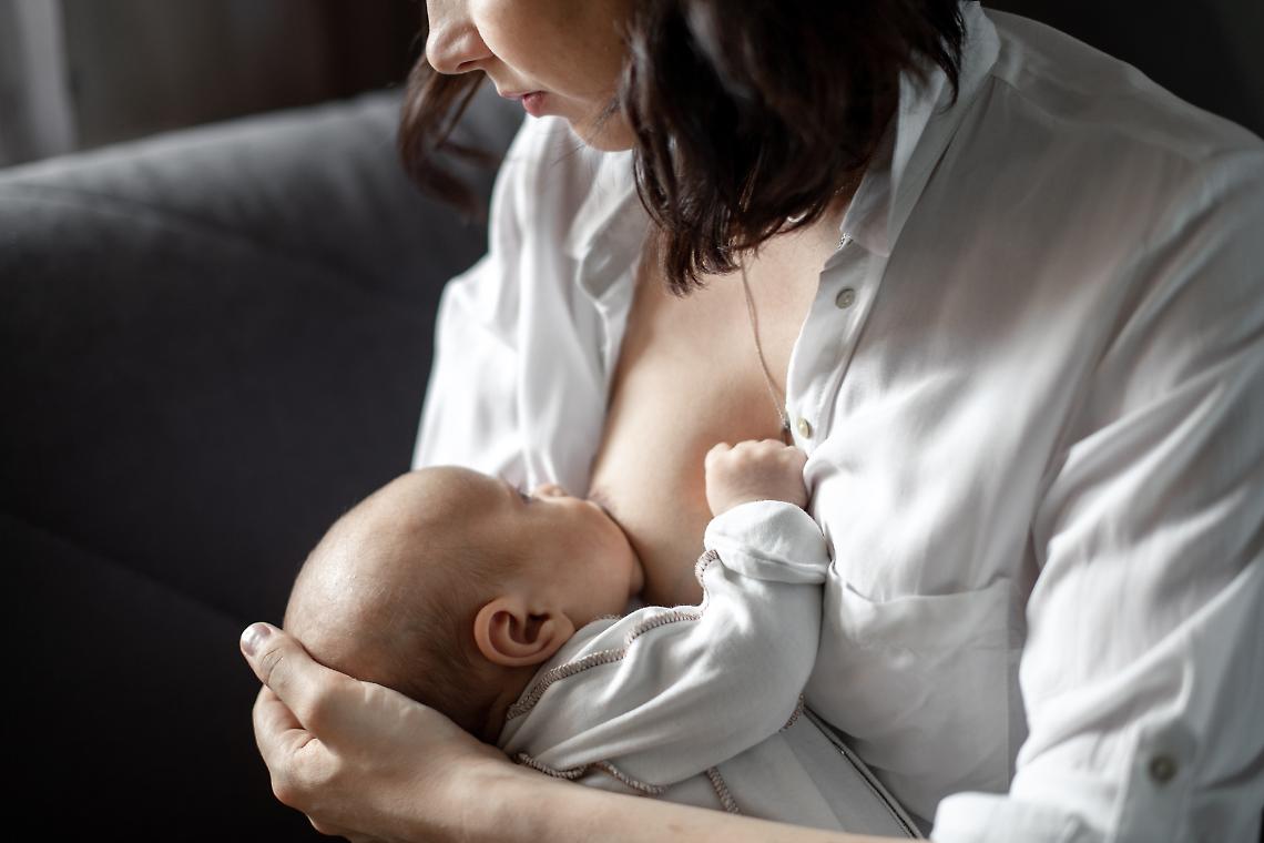 Allattamento e lavoro, tutelare entrambi fa la differenza per le famiglie