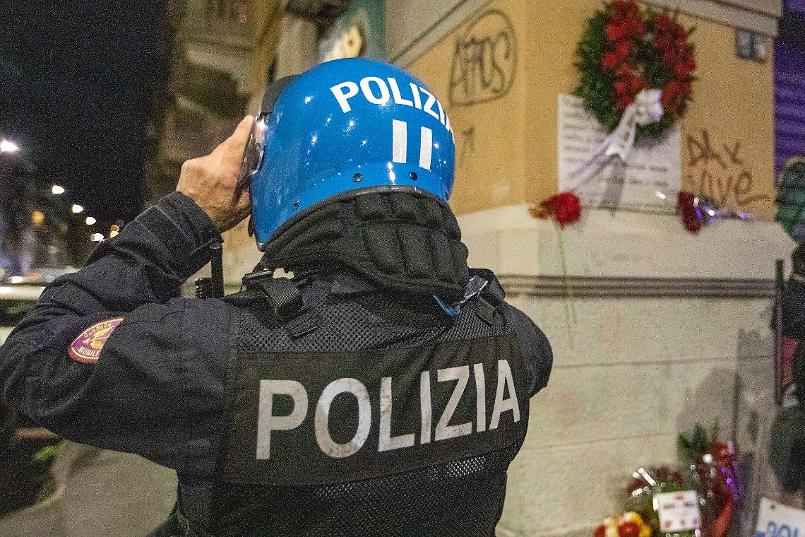 Il Prefetto "giustifica" le violenze al corteo anti - Meloni: "Non era autorizzato"