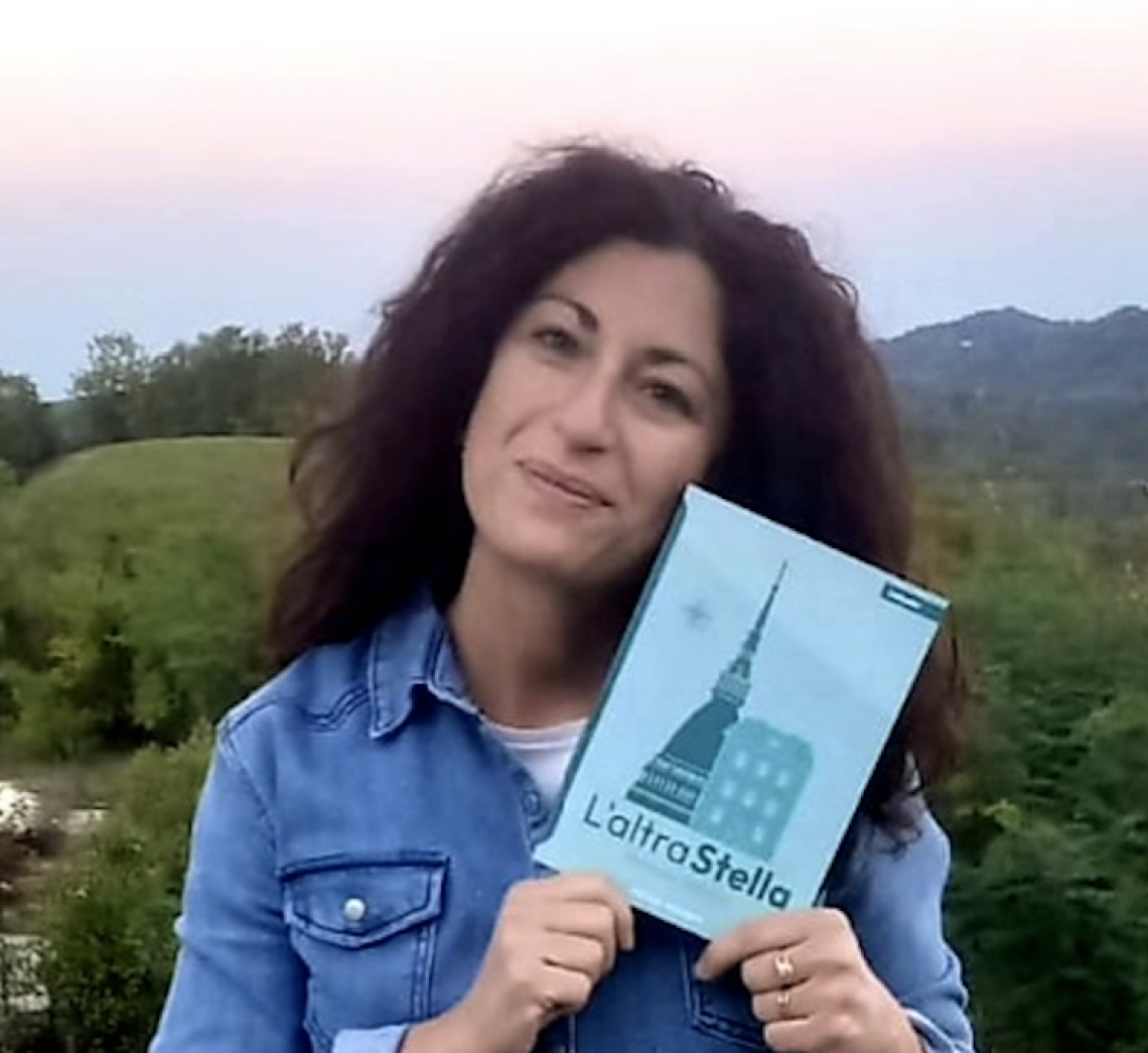 L'autrice Eleonora Galluzzo con il suo nuovo romanzo 