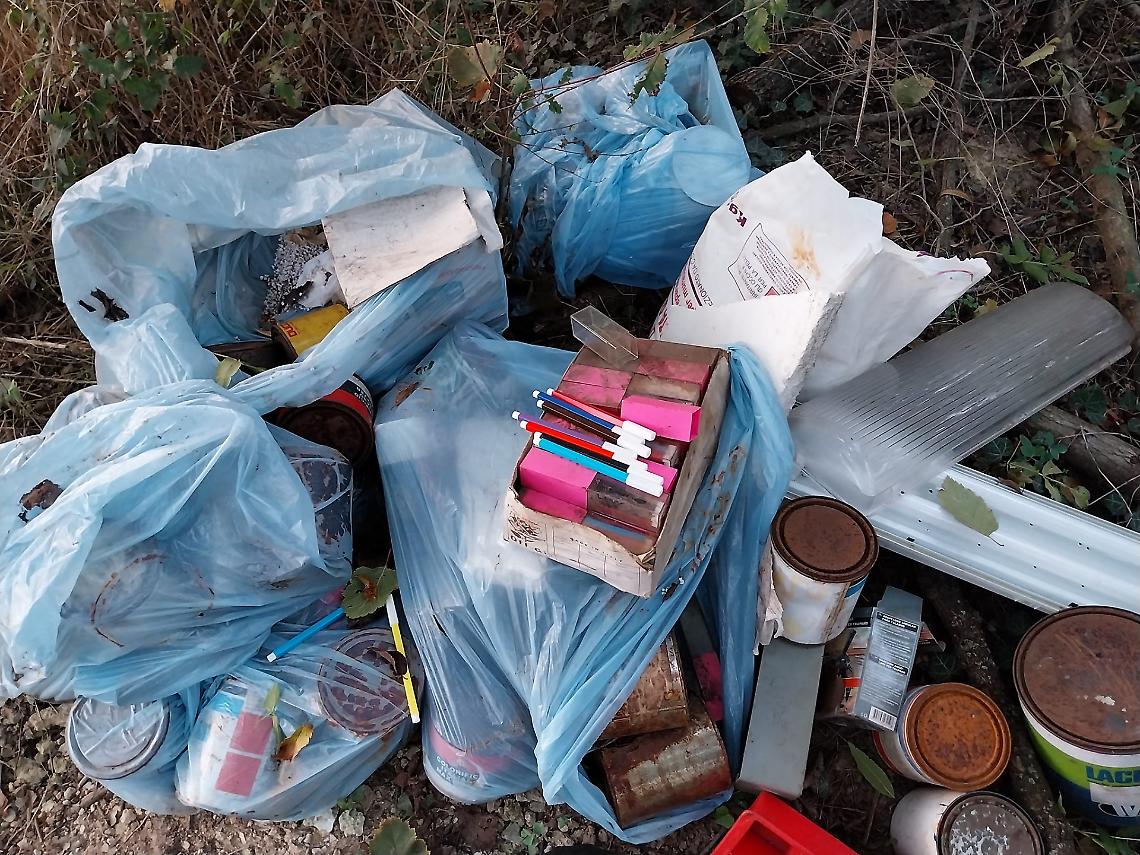 Discarica: ripittura casa e poi butta tutte le vernici al parco