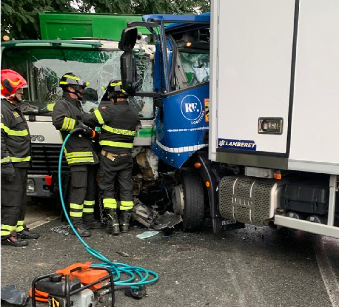 Scontro tra due camion in via Casale. E' morta una campionessa