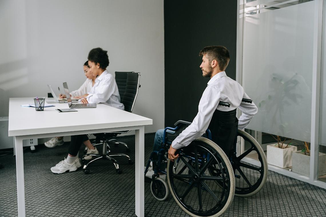 Il Governo Meloni taglia 350 milioni di euro dal "Fondo per le politiche in favore delle persone con disabilità"