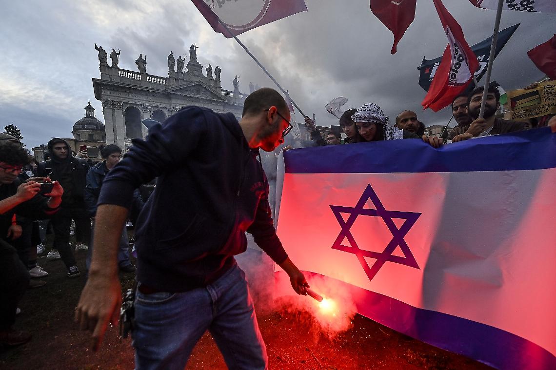 MANIFESTAZIONE PRO PALESTINA L'ITALIA CONTRO LE GUERRE