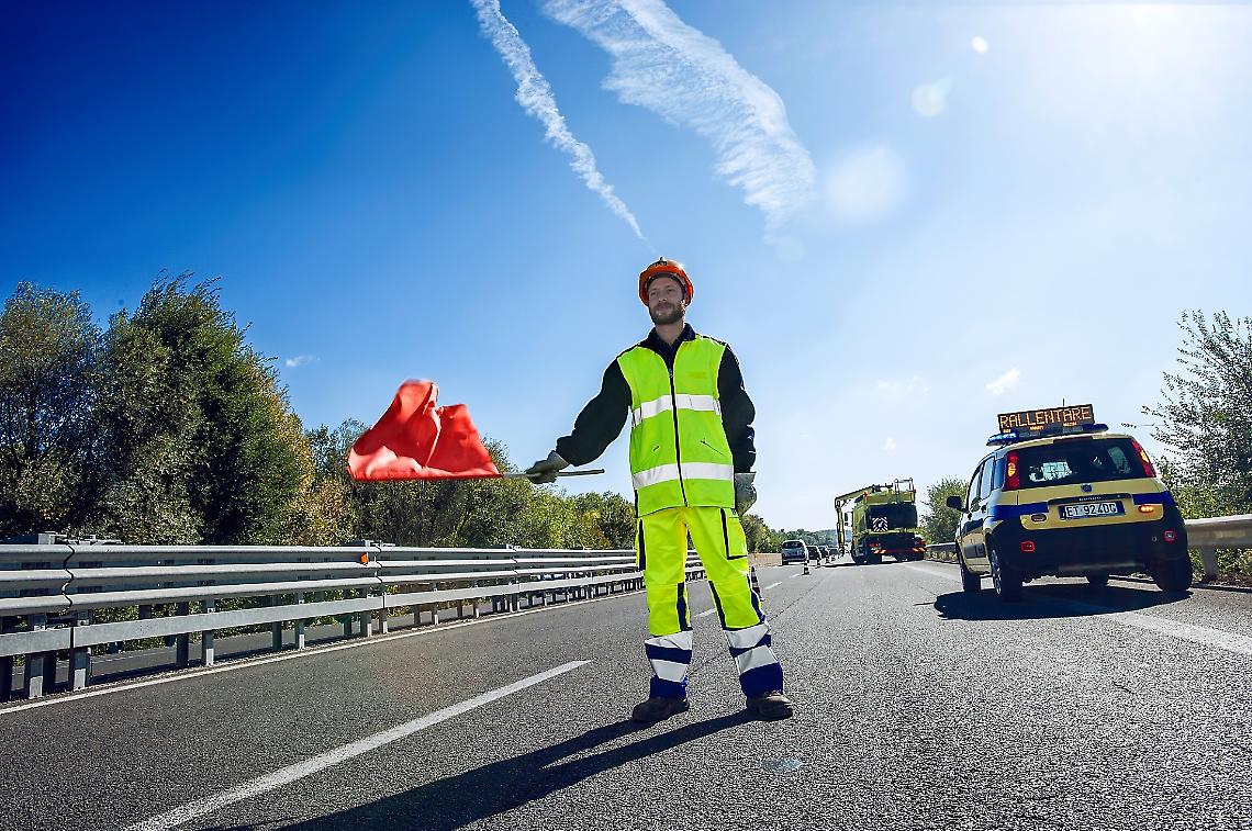 Autostrada A5 chiusa per lavori: cinque chilometri di coda e statale 26 in tilt