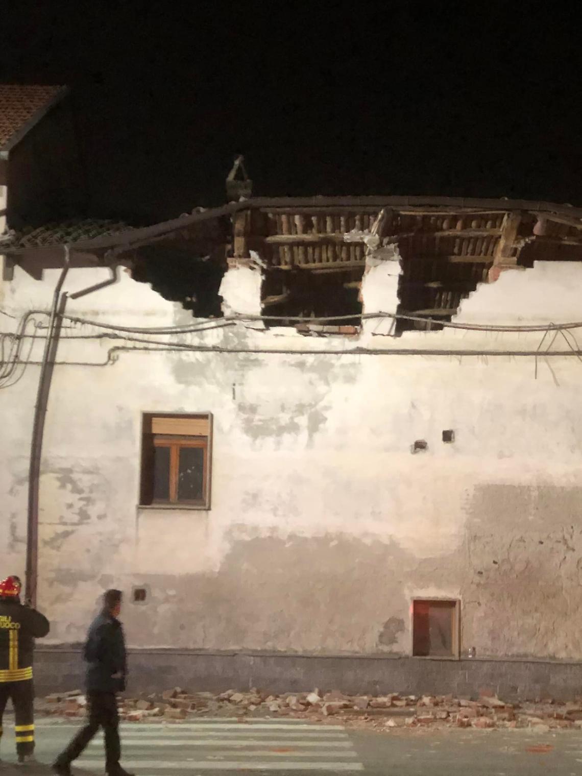 Crolla tetto di un'abitazione in Canavese, nessun ferito 