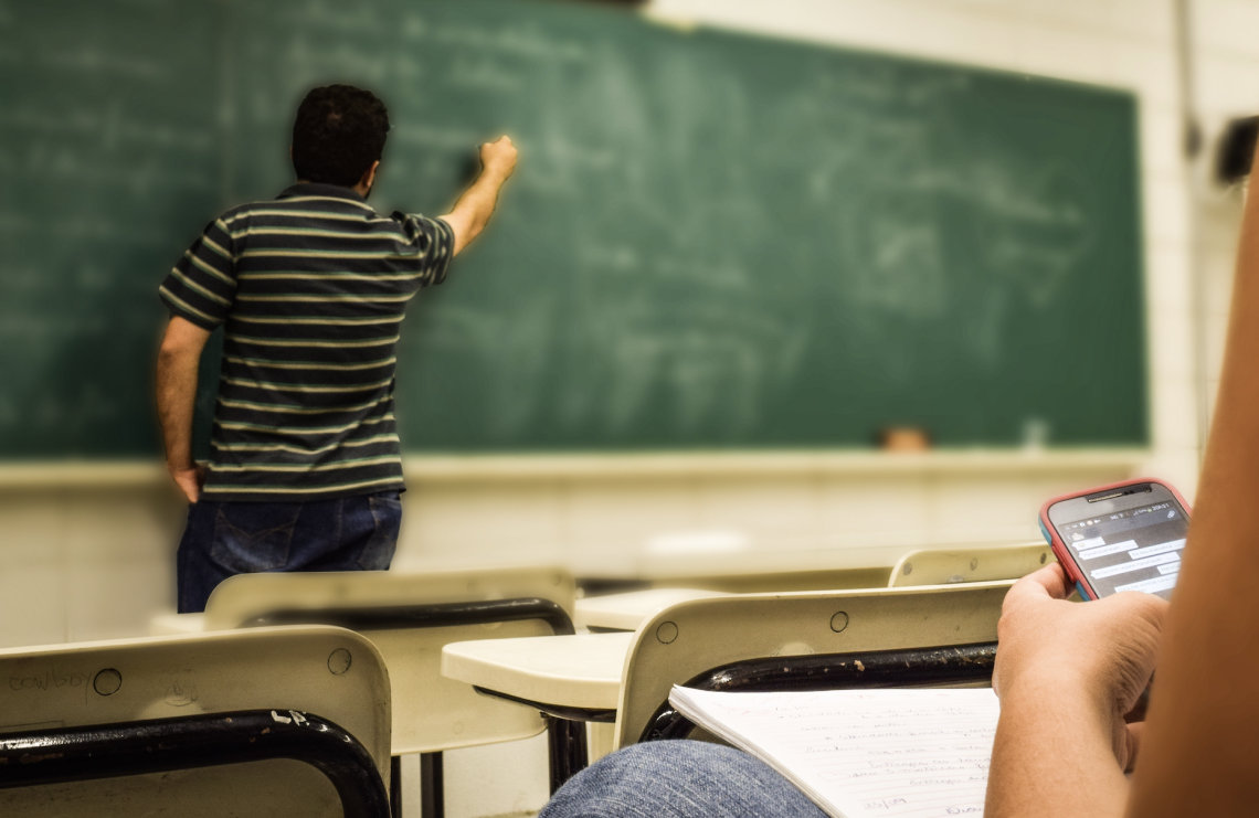 Nella scuola alcuni insegnanti sono senza titoli? Il contributo comunale arriva lo stesso