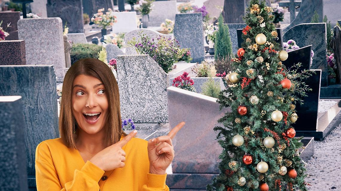 E al camposanto spunta un grande albero di Natale. E' festa anche per i morti